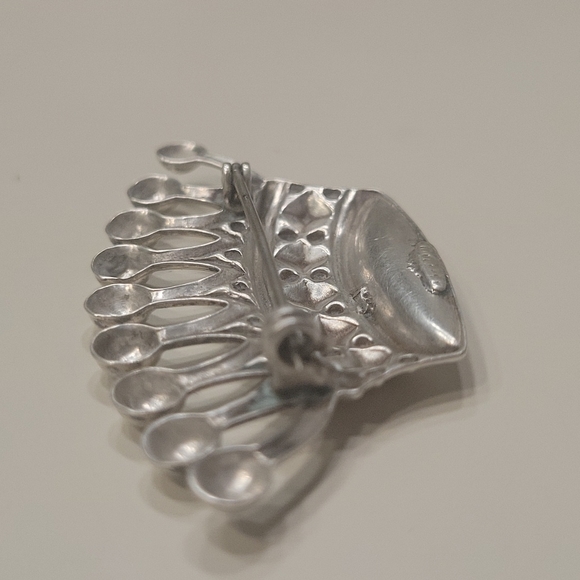 Vintage sterling crown brooch - Picture 5 of 6